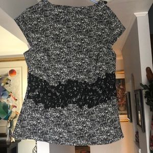 🌺 New York & Co Scoop Neck Peplum Top Sz L